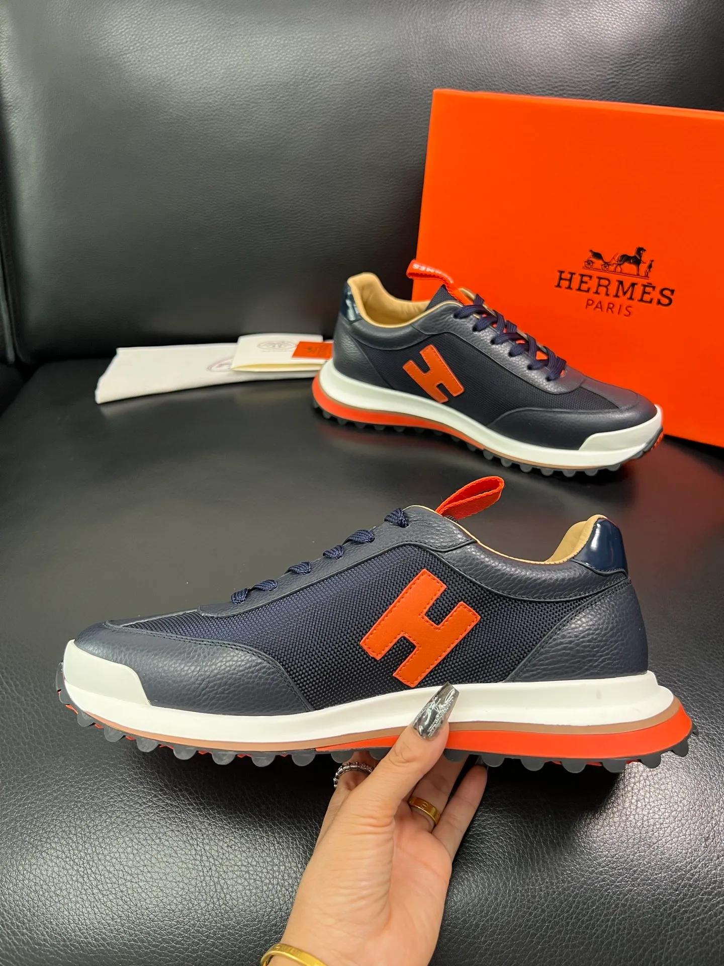 Men's shoes 💰800 Hermes top purchasing Hermes counters are on sale at the same time with original factory configuration, original cowhide imported from Italy and mesh fabric, high-quality splicing technology, fully imported water-dyed cowhide lining, soles: original soles specially provided by the original factory are super comfortable, the original factory follows the order and high quality, you can enter and exit the counter at will, you are welcome to compare and synchronize with the counter, code number 39-44 (customized 38 45) 85863